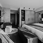 Szálloda The Crystal Vaya Unique 4*
