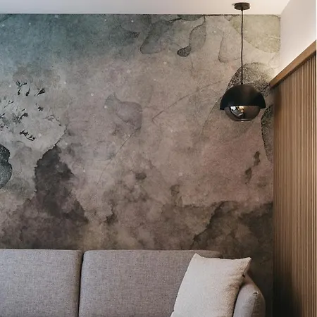 The Crystal Vaya Unique