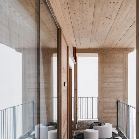 The Crystal Vaya Unique