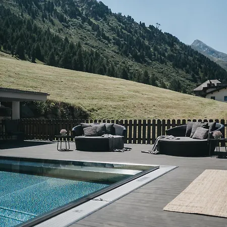 The Crystal Vaya Unique 4*