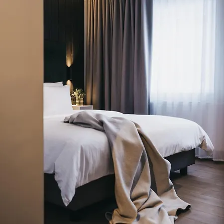 The Crystal Vaya Unique 4*