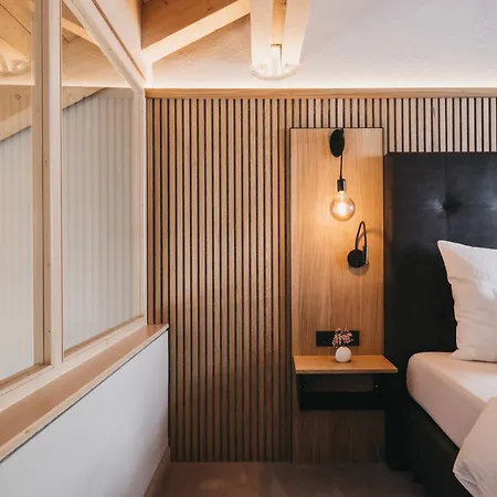 The Crystal Vaya Unique 4*