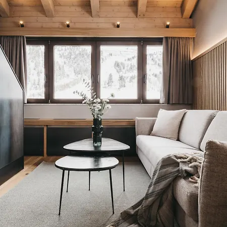 The Crystal Vaya Unique