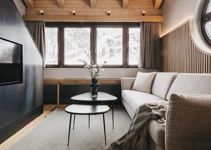 The Crystal Vaya Unique