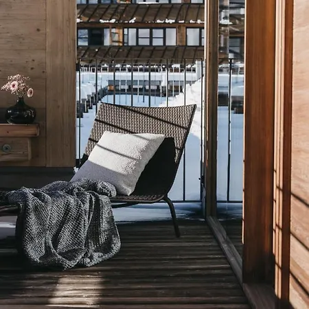 The Crystal Vaya Unique 酒店