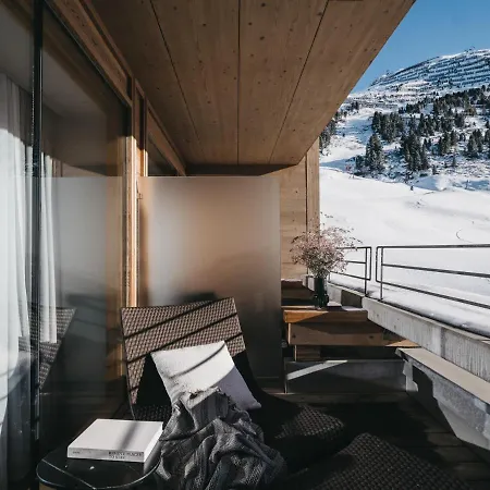 The Crystal Vaya Unique