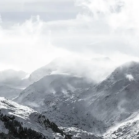 The Crystal Vaya Unique 4*